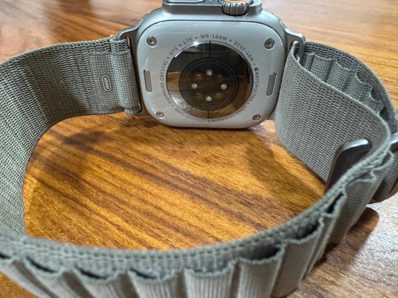 Apple Watch Ultra 49mm — Titanio y Cerámica (GPS + Cellular) 2