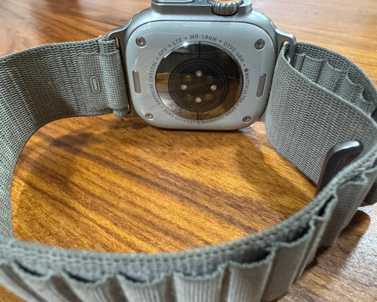Apple Watch Ultra 49mm — Titanio y Cerámica (GPS + Cellular) 2